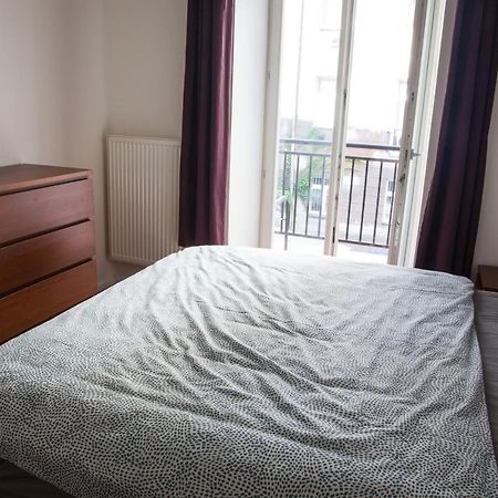 2B Pechackova Family Apartment With Balcony By The River Praga Esterno foto