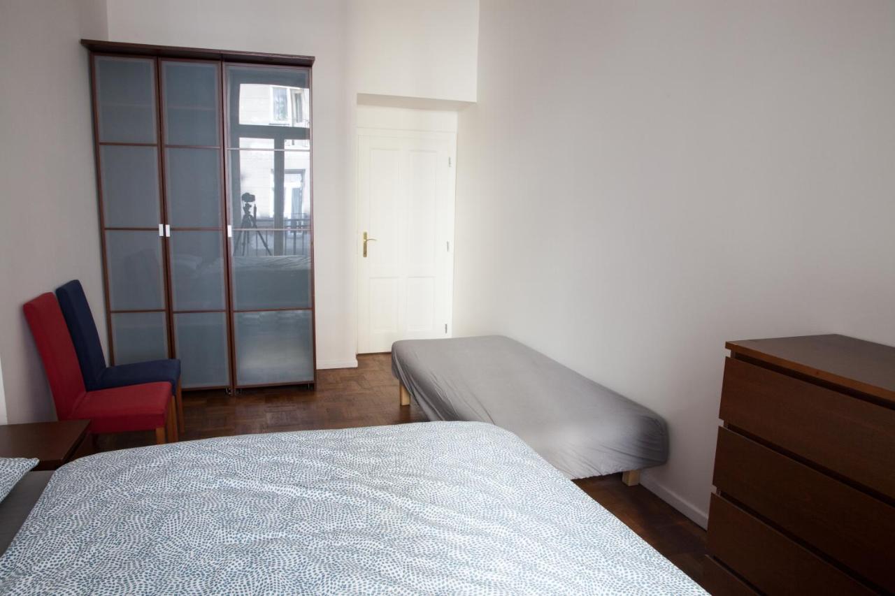 2B Pechackova Family Apartment With Balcony By The River Praga Esterno foto