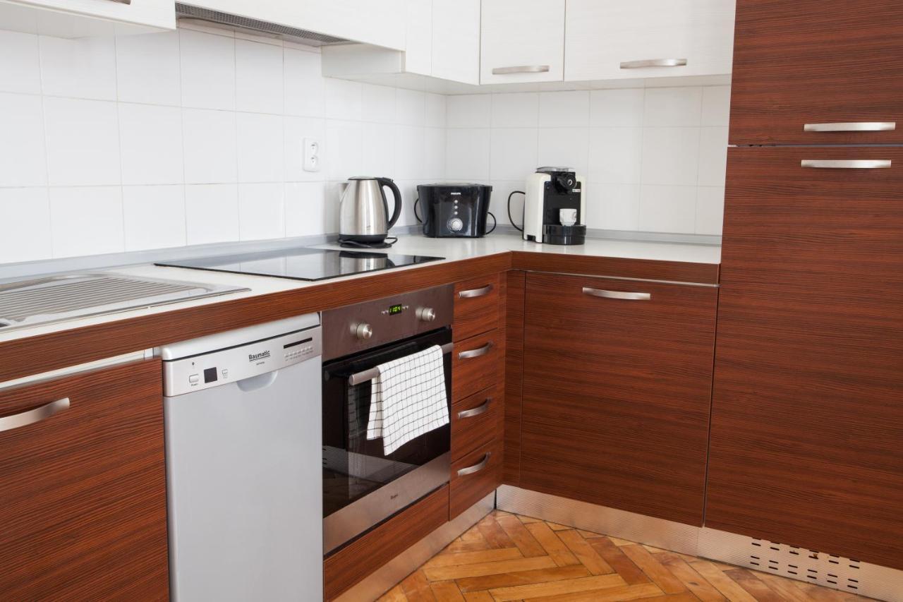 2B Pechackova Family Apartment With Balcony By The River Praga Esterno foto